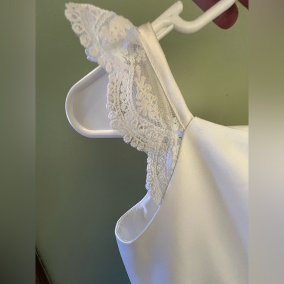 Little girls David’s bridal white dress - Picture 4 of 4
